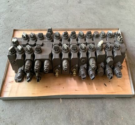 EC55B Hydraulic Main Control Valve Assy untuk Suku Cadang Excavator VOE14536843 Distribution Valve Assembly OEM