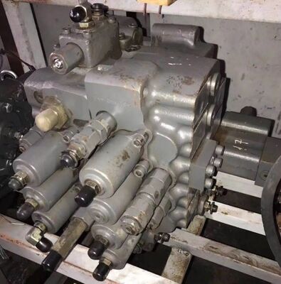 EC140B Assy katup kontrol hidraulik untuk suku cadang excavator UX22-151 VOE 14514858 Distributor Pasokan